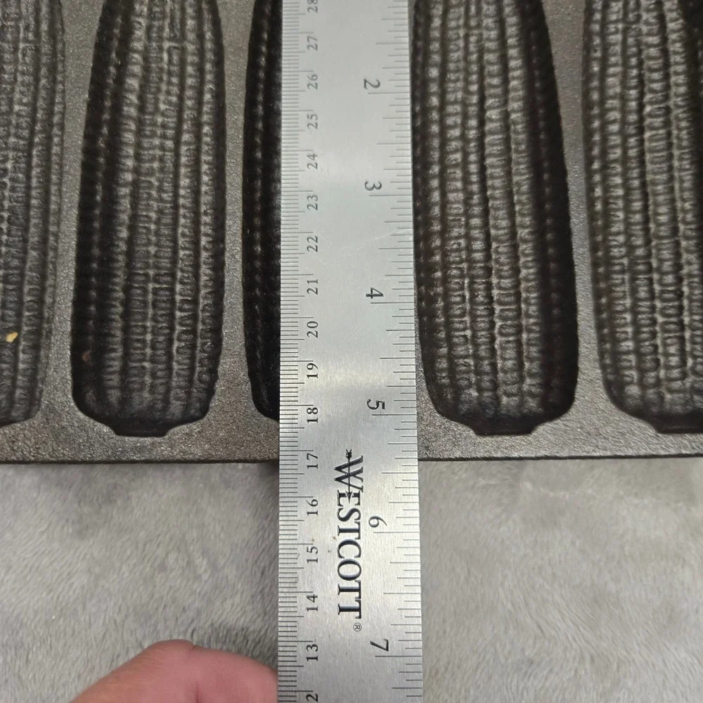 Lodge Cast Iron Cornstick Pan 527C2 USA 5 Slot Cornbread Mold Baking Tray